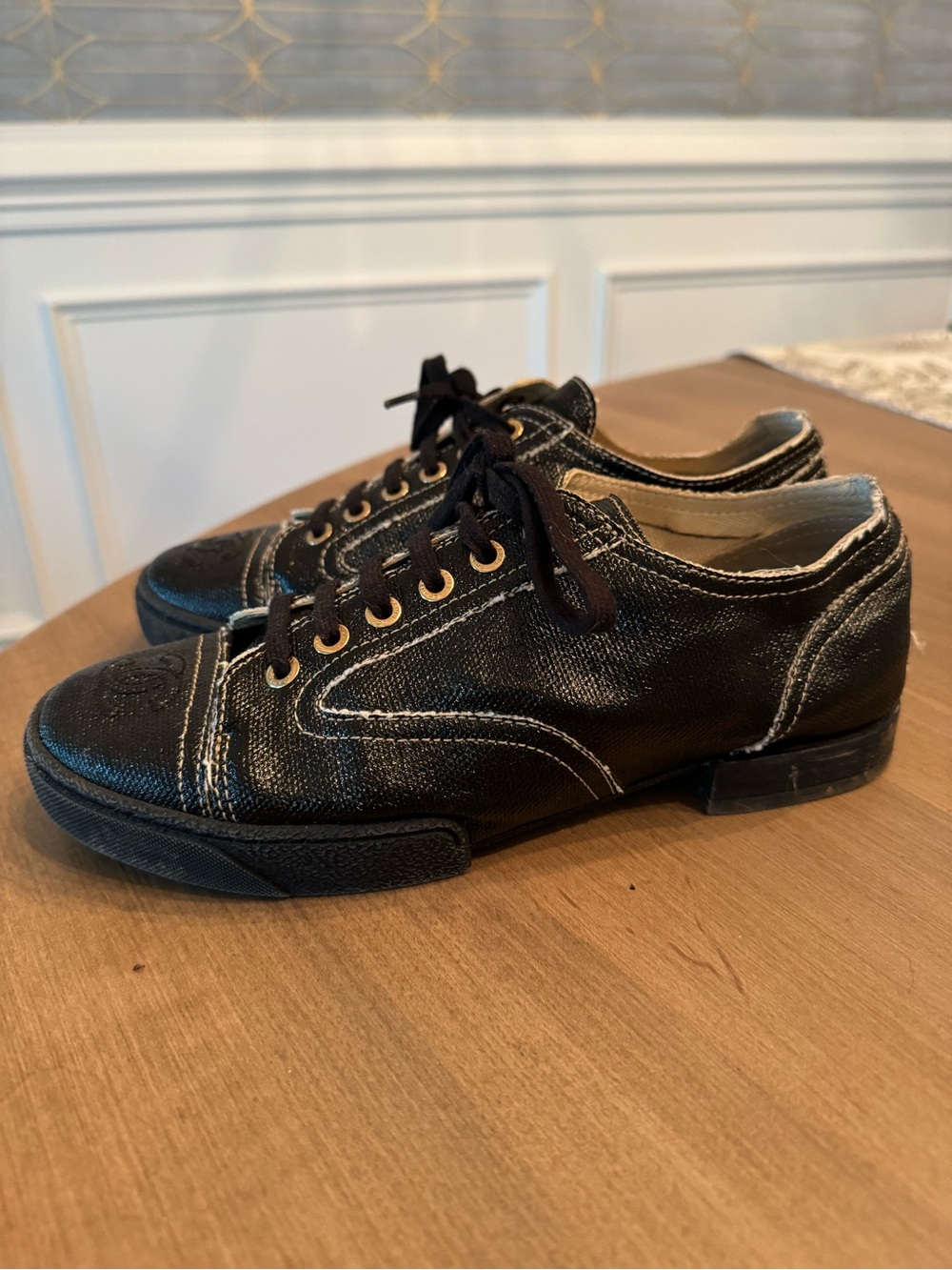 CHANEL Black and White Canvas Low-Top Sneakers - Picture 2 of 6